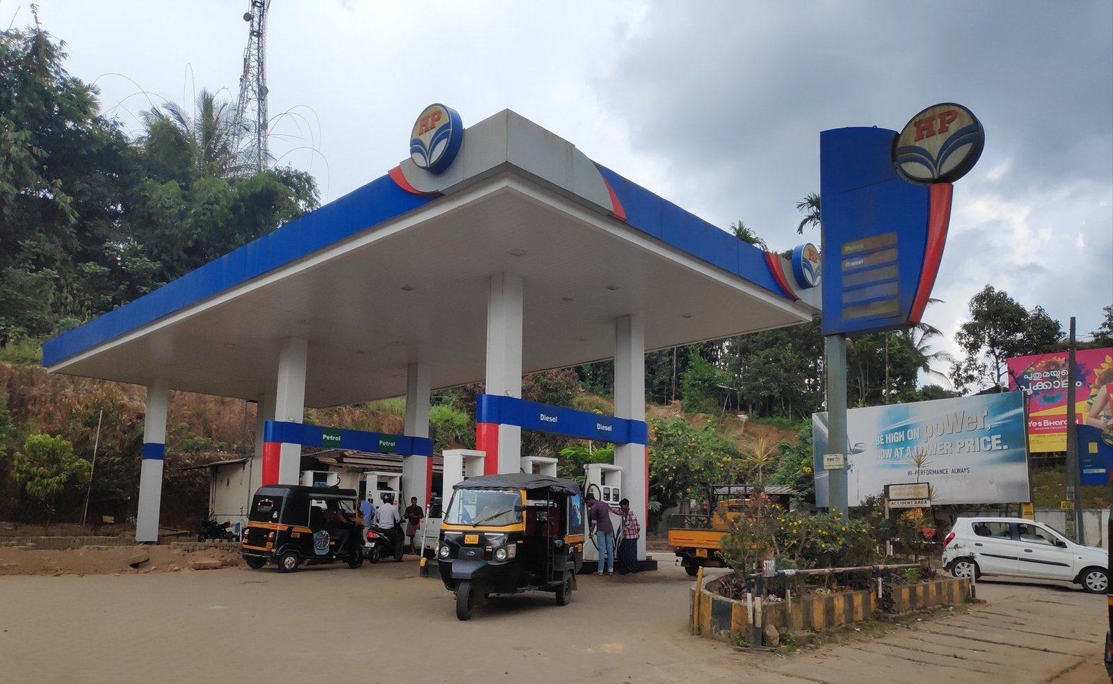 പെട്രോള്‍ പമ്പുകളിലെ ശുചിമുറി പൊതുജനങ്ങള്‍ക്ക് ഉപയോഗിക്കാനാവില്ല; ഹൈക്കോടതി